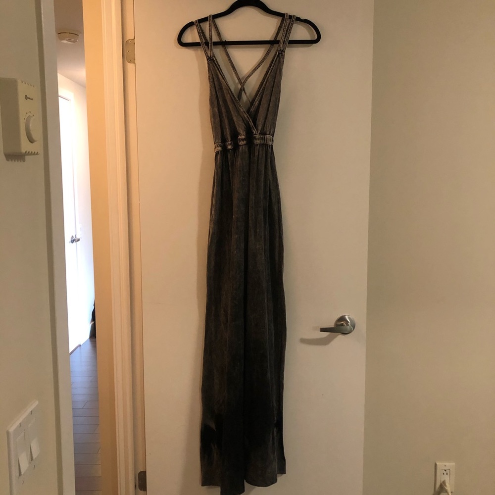 Maxi dress with crisscross straps